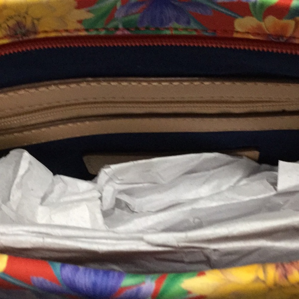 Handbag - Picture 4 of 5